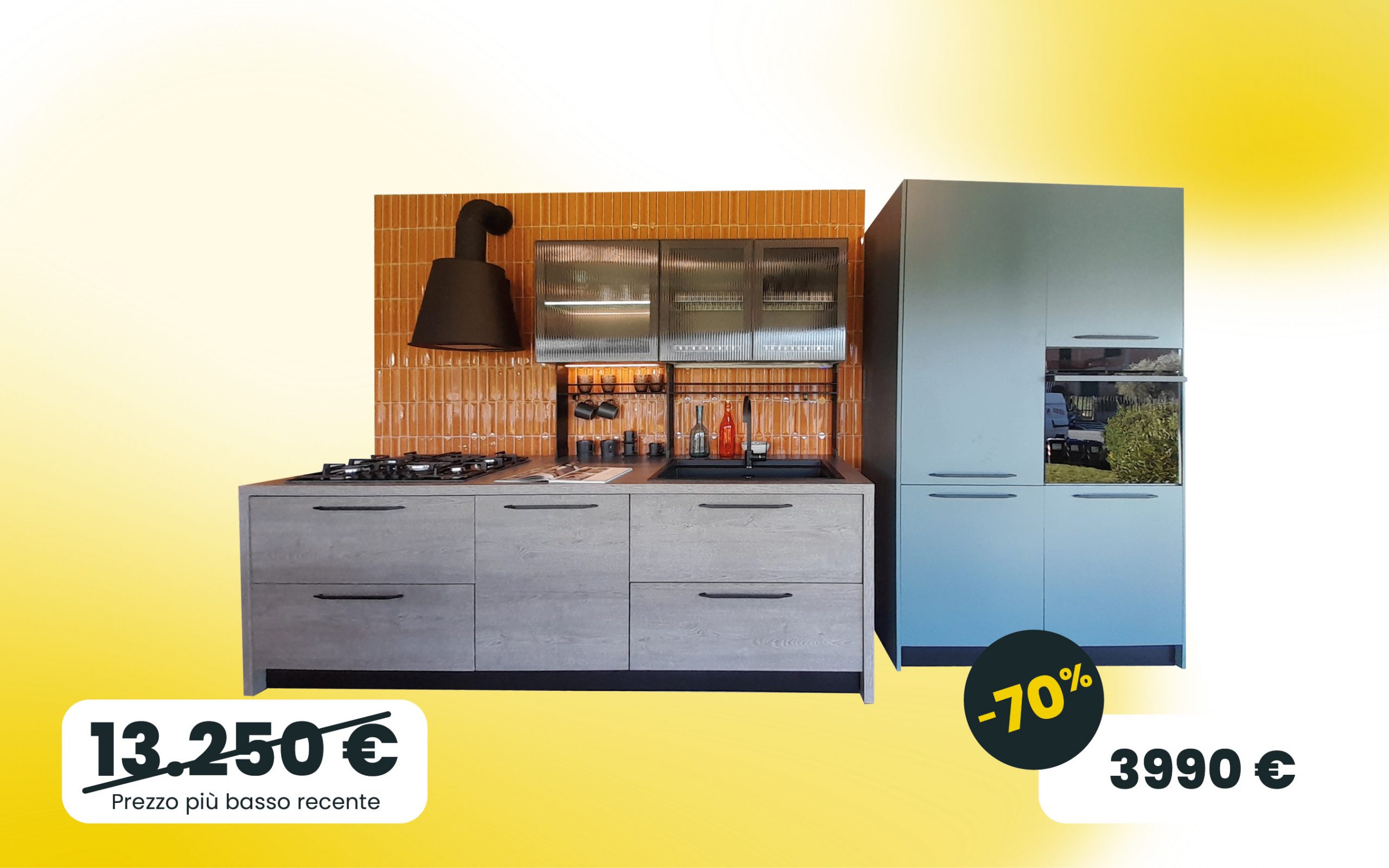 Cucina lineare con colonne in Petrolio e basi in Rovere grigio